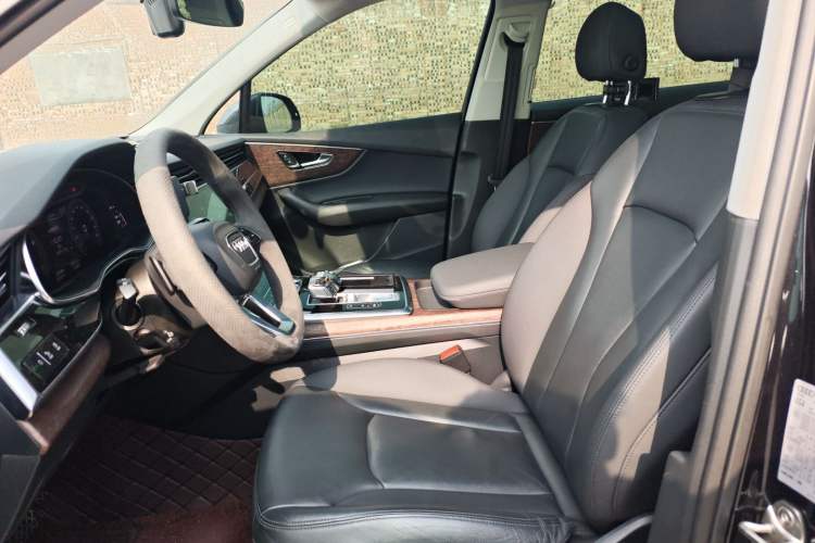 Used Audi Q7 2021 45 TFSI quattro S line Sport model
