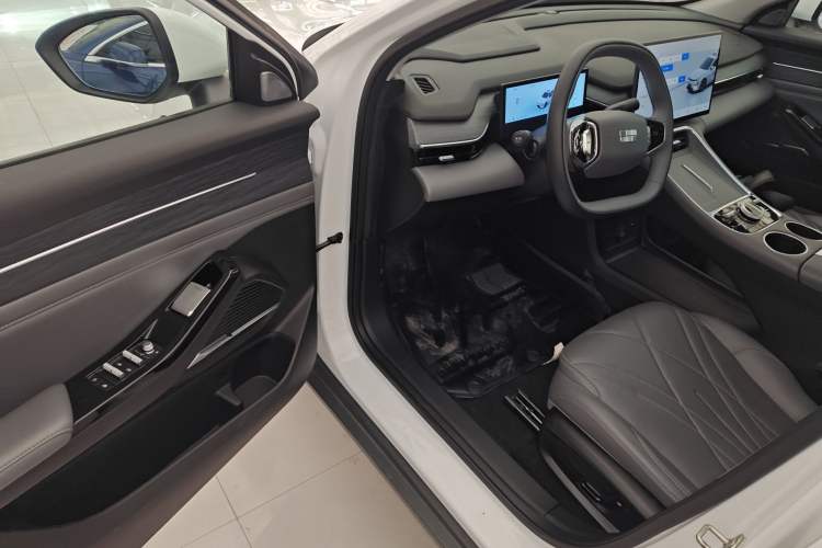 Used  L6 2025 EM-i 140km Explorer+ Edition