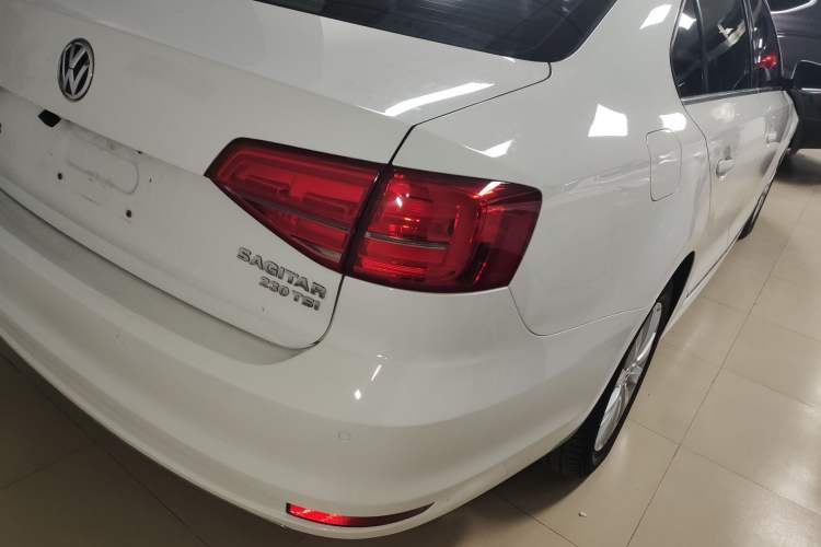 Used Volkswagen Sagitar 2015 230TSI Automatic Comfort Version

