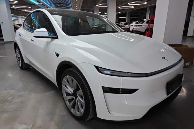 Used Tesla Model Y 2025 Long-Range All-Wheel-Drive Version