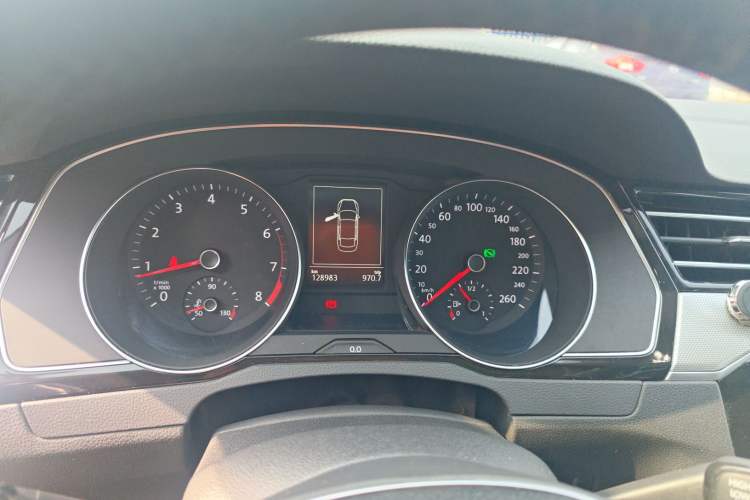 Used Volkswagen Magotan 2017 330TSI DSG Leading Model
