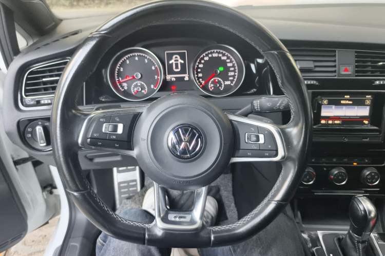 Used Volkswagen Golf 2016 1.4TSI Automatic R-Line
