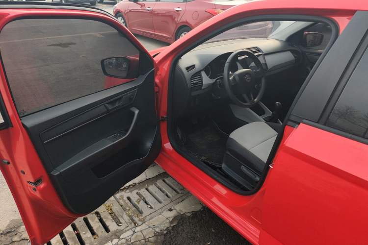 Used Skoda Fabia 2017 1.4L Manual Enjoy Edition
