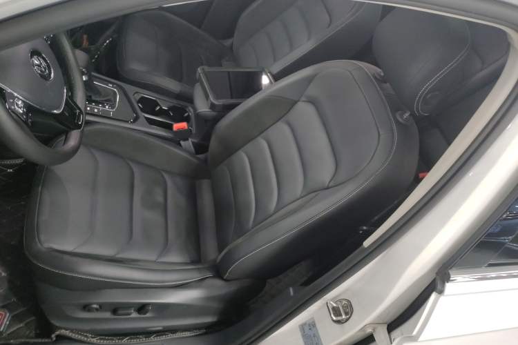 Used Volkswagen Tiguan L 2019 Revised Version 280TSI Automatic Two-Wheel Drive Panoramic Comfort Edition China VI Standard
