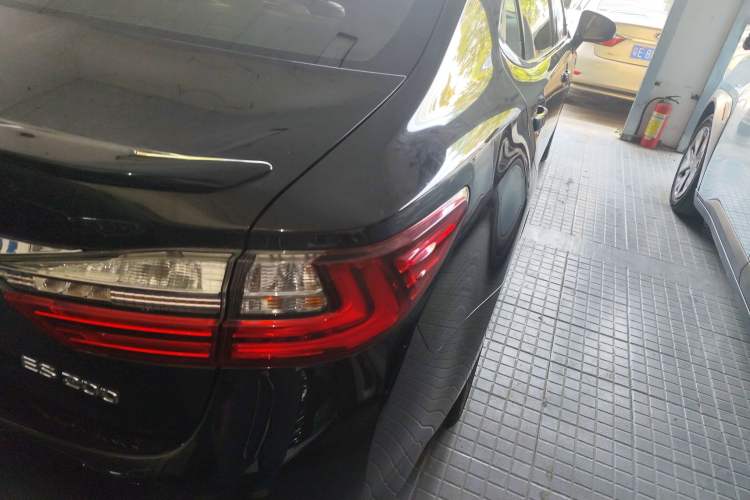 Used Lexus ES 2016 200 Midnight Special Limited Edition
