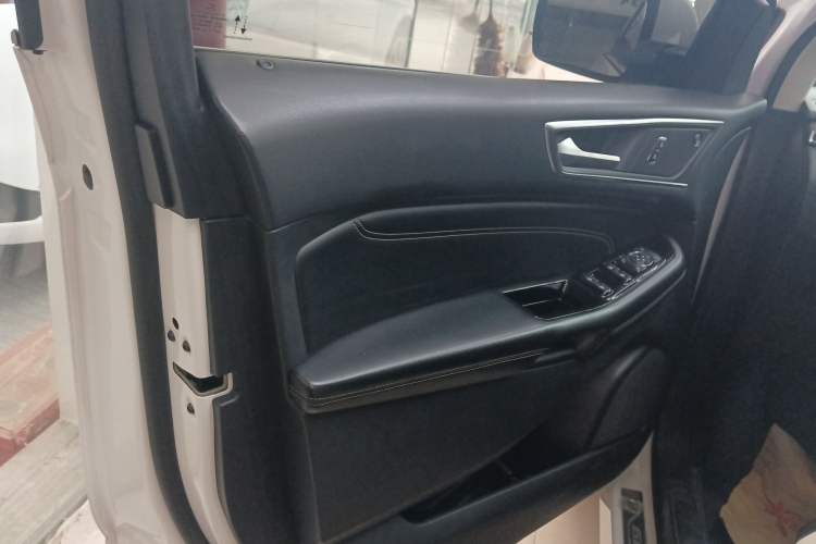 Used Ford Edge 2021 PLUS EcoBoost 245 Two-Wheel-Drive Titanium 7-Seater
