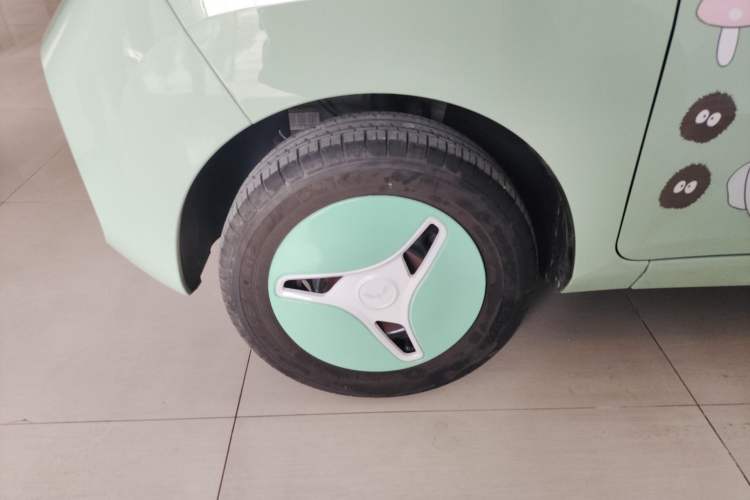 Used Wuling Hongguang MINIEV 2021 Macaron Sandwich Model 120 km Lithium Iron Phosphate