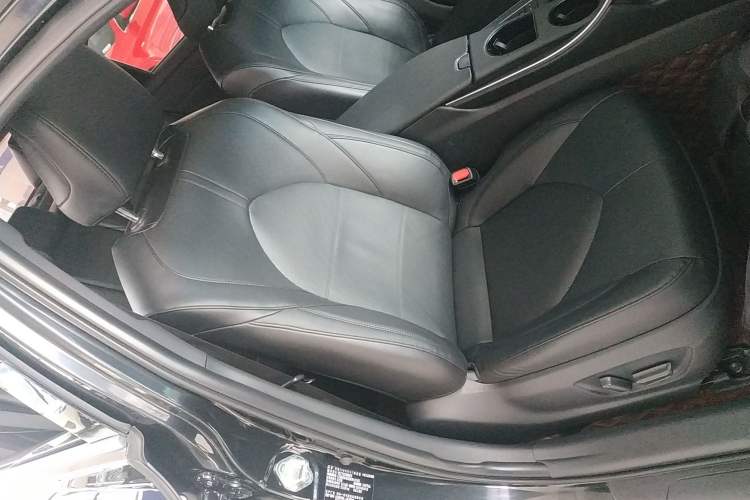 Used Toyota Avalon 2019 Dual-Engine 2.5L Luxury Edition China VI Standard
