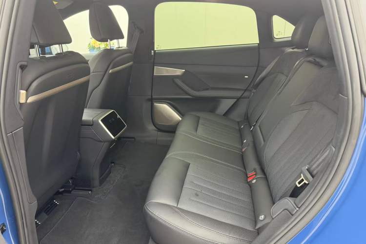 Used ONVO L60 2024 60 kWh All-Wheel Drive