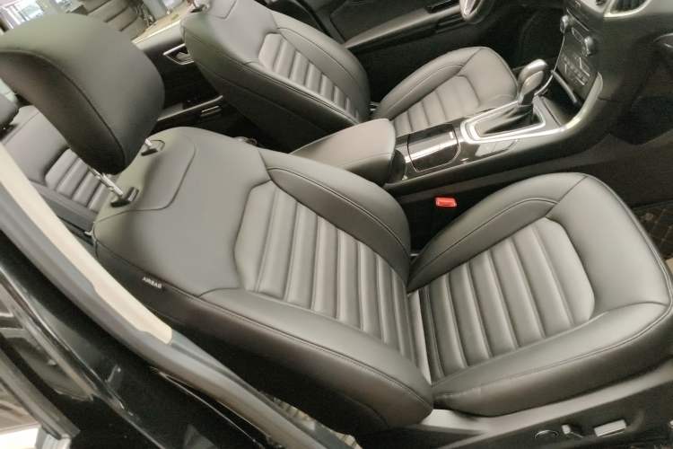 Used Ford Edge 2018 EcoBoost 245 Two-Wheel-Drive Titanium 7-Seater China VI Standard