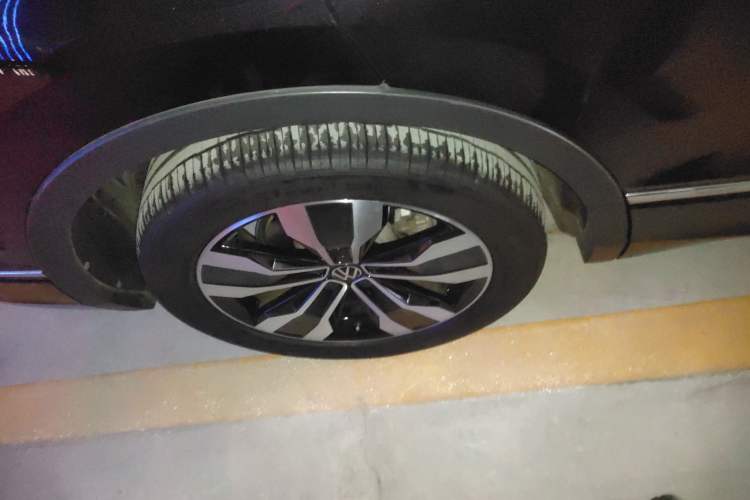 Used Volkswagen Tiguan L 2023 380TSI Automatic All-Wheel Drive R-Line Flagship 7-Seater