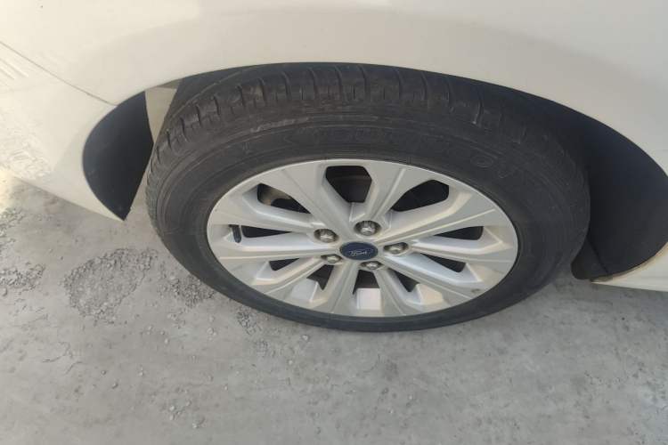 Used Ford Escort 2015 1.5L Automatic Fashion Model