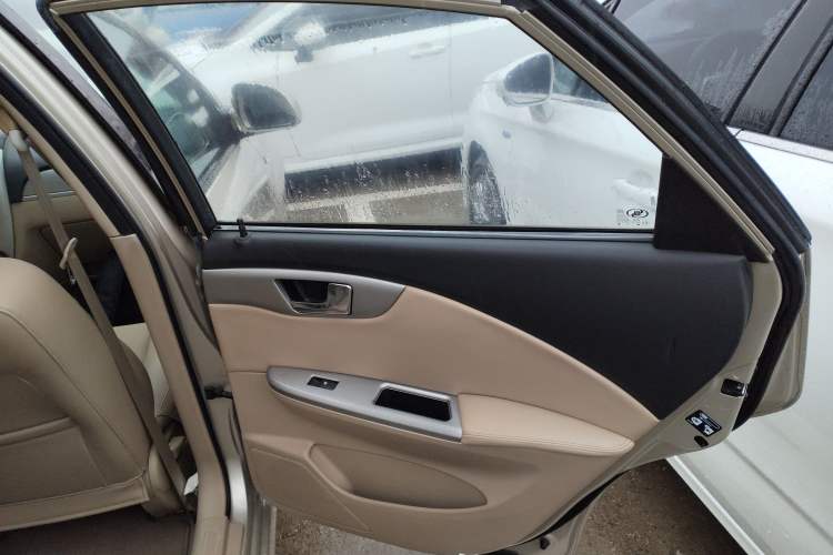 Used Buick Excelle 2013 1.5L Automatic Classic Model
