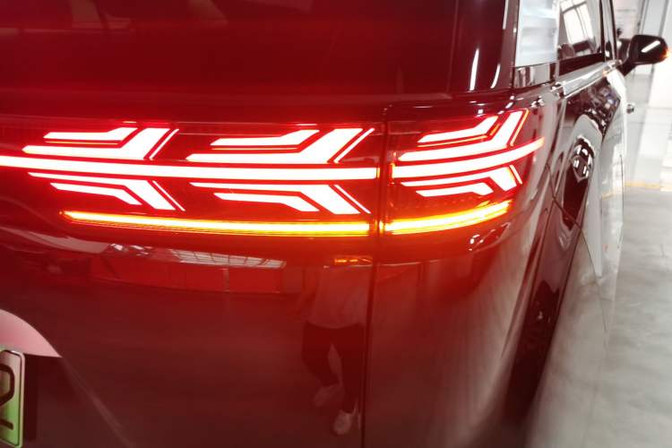 Used Denza D9 2023 DM-i 965 Luxury Model
