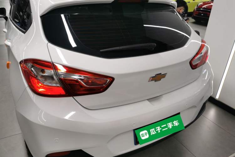 Used Chevrolet Cruze 2017 1.5L Hatchback Automatic Pioneer Sunroof Edition
