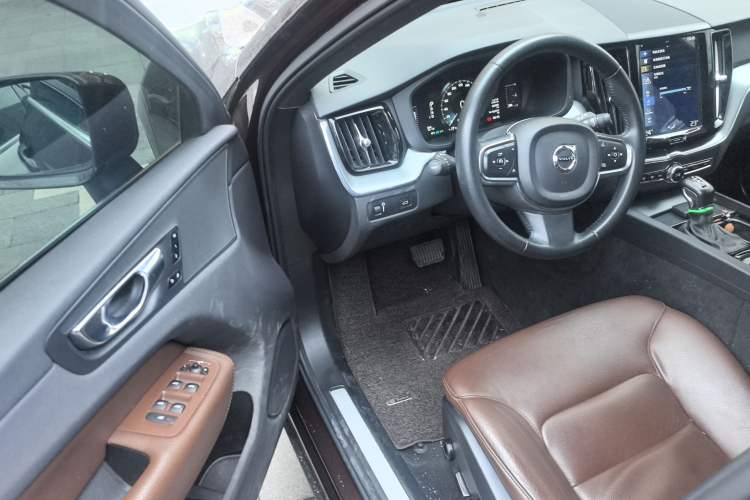 Used Volvo XC60 2021 T5 4x4 Smart Luxury Edition