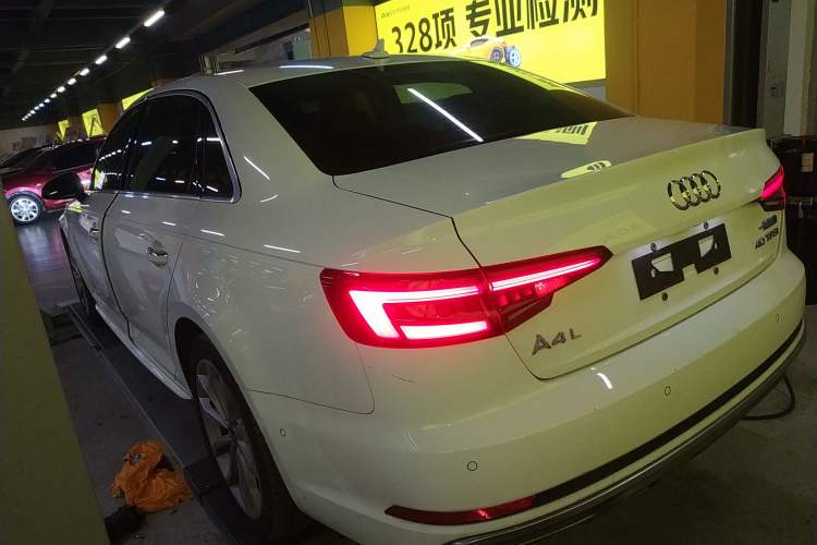 Used Audi A4L 2019 40 TFSI Fashion Edition China VI Emission Standard
