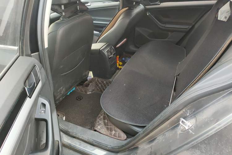 Used Volkswagen Sagitar 2015 1.6L Manual Comfort Model