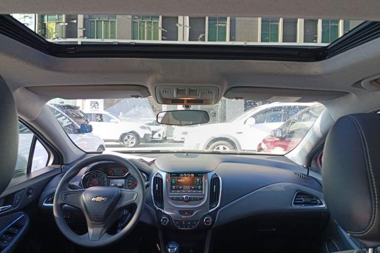 Used Chevrolet Cruze 2018 Hatchback 320 Automatic Pioneer Sunroof Edition
