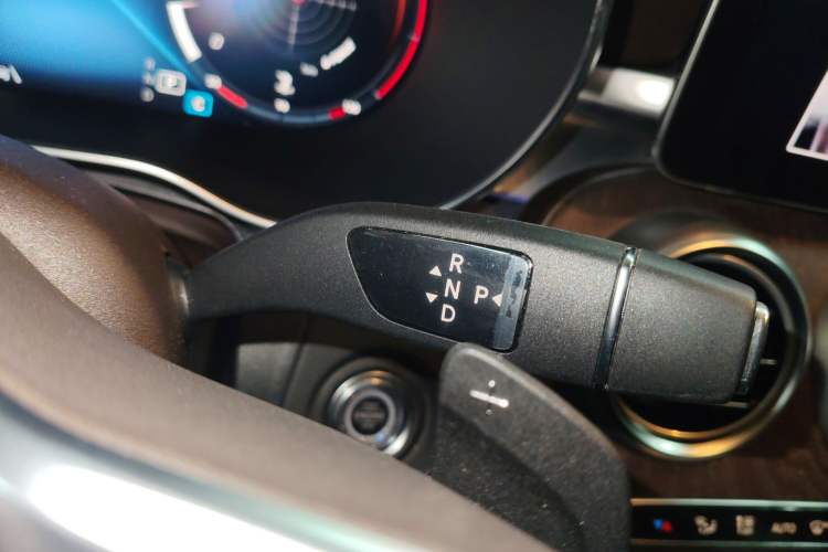 Used Mercedes-Benz GLC 2020 Facelift GLC 300 L 4MATIC Dynamic Edition
