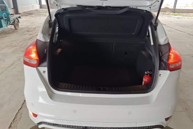 Used Ford Focus 2015 Hatchback 1.6L Automatic Fashion Edition
