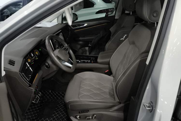 Used Volkswagen Viloran 2023 Revised 380TSI Prestige Edition
