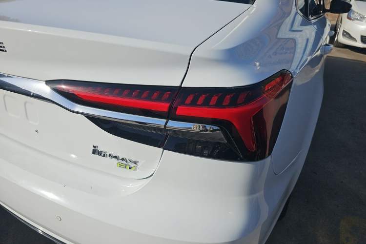 Used Roewe i6 MAX New Energy 2023 EV 420 Skyroof Special Edition
