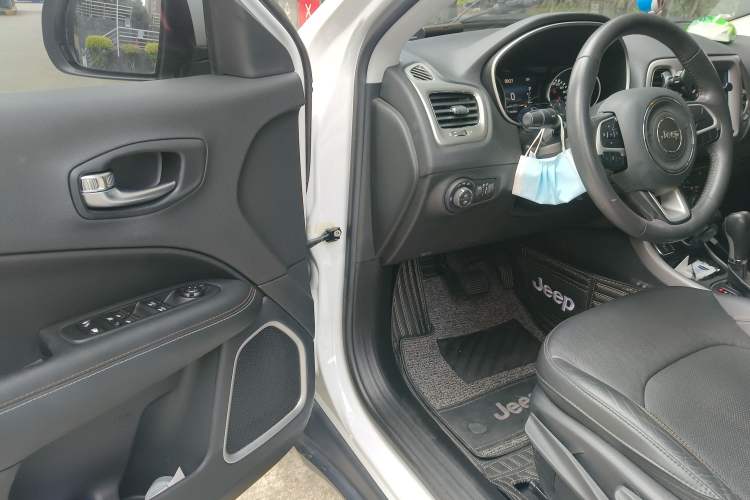 Used  Compass 2017 200T Automatic Family Edition
