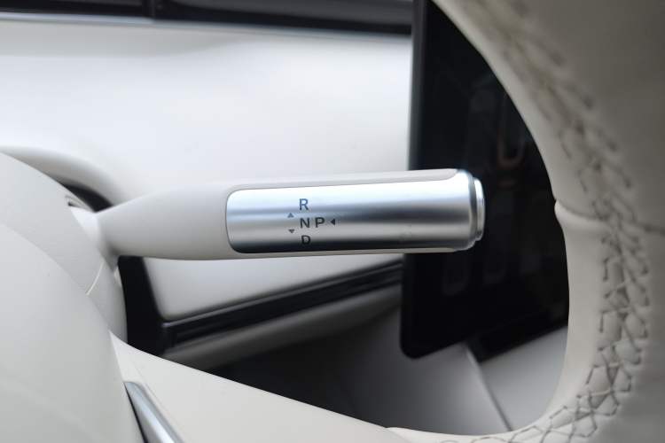 Used Hima Luxeed S7 2025 855 km Max
