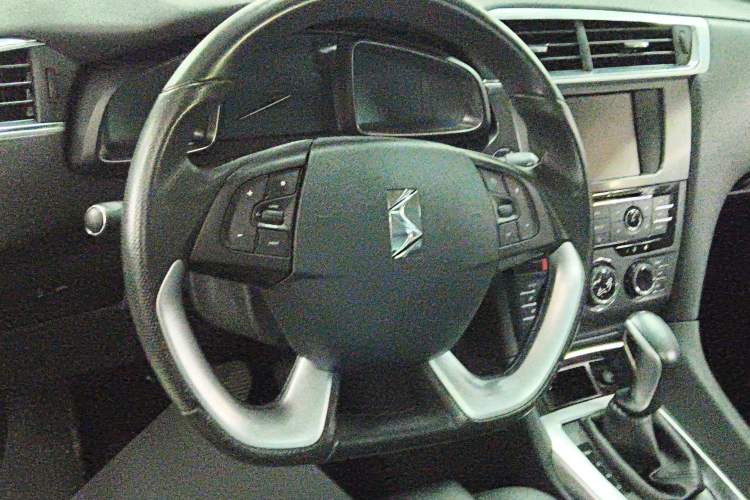 Used  6 2014 1.6T Luxury Edition THP160
