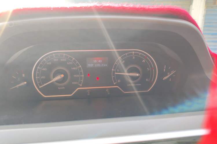 Used SAIC MAXUS Xintu V80 2018 2.5T 6-Speed Manual Aoyuntong Short Wheelbase Mid-Height 5-6 Seater
