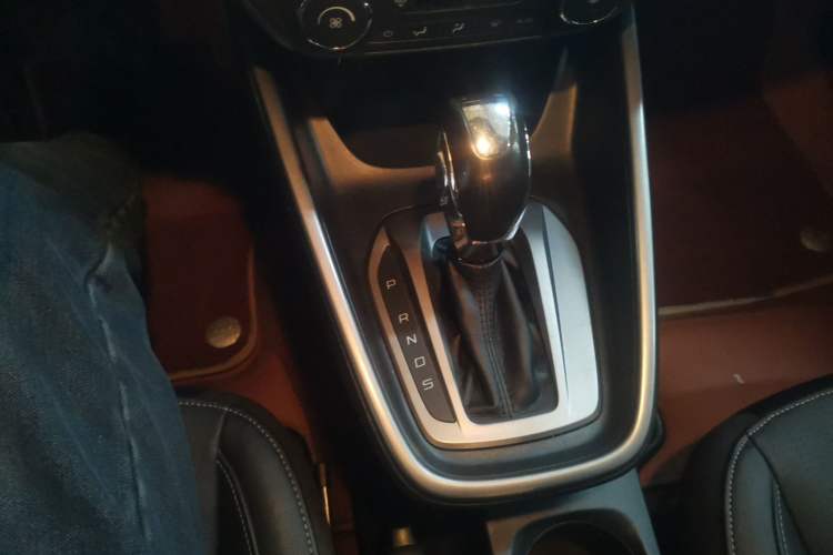 Used Ford Escort 2015 1.5L Automatic Fashion Model
