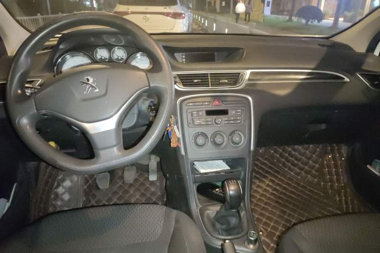 Used Peugeot 308 2014 Enjoy Edition Classic 1.6L Manual YouShang Model
