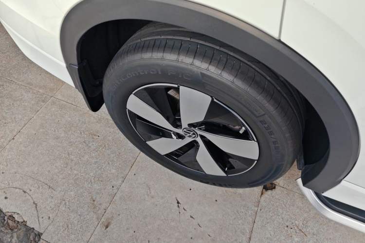 Used Volkswagen Tiguan L 2024 PRO 330TSI Two-Wheel Drive Smart Drive Edition
