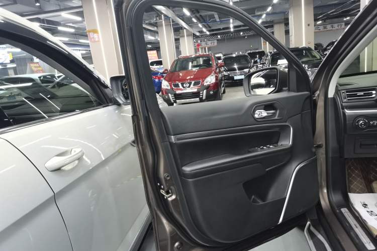 Used  Grand Commander 2018 2.0T Four-Wheel Drive Prestige Edition China V
