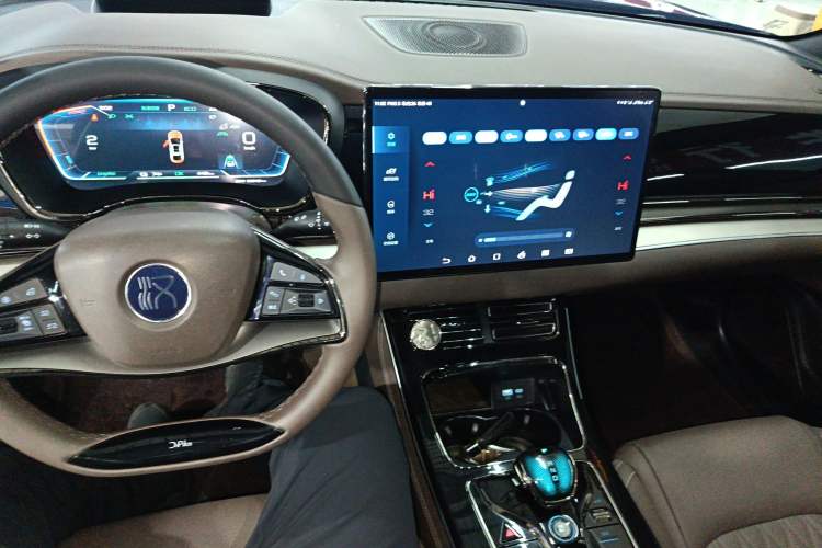 Used BYD Han 2022 EV Genesis Edition 715KM Front-Wheel-Drive Prestige Model
