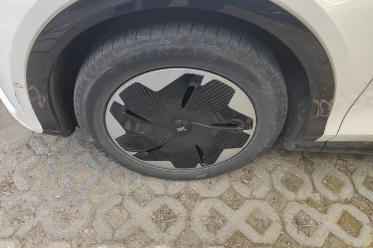 Used  LS7 2023 100kWh Lux Rear-Drive Version
