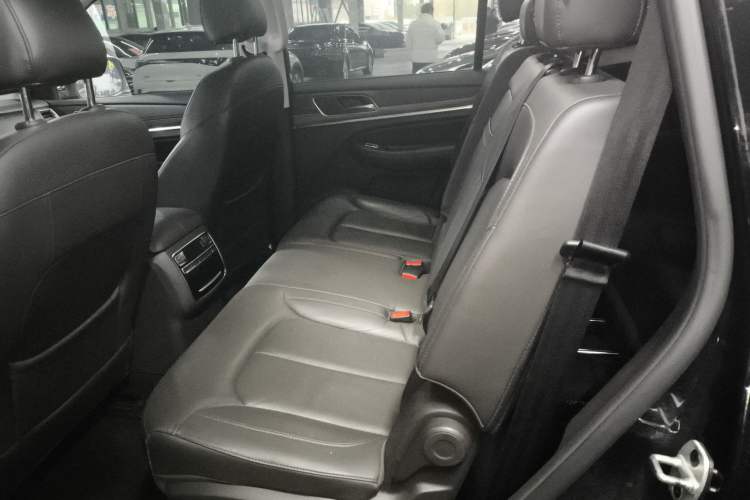 Used Roewe RX8 2019 30T Smart Connectivity Two-Wheel Drive Supreme Flagship Edition
