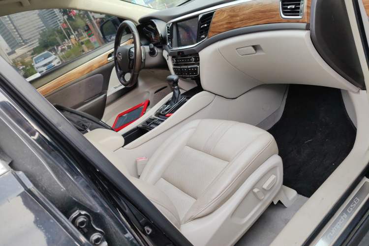 Used GAC Trumpchi GS8 2017 320T Two-Wheel Drive Luxury Smart Connectivity Version (7 Seats)
