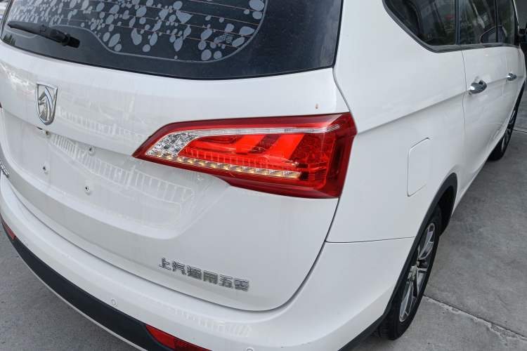 Used Baojun 730 2017 1.8L iAMT Luxury Version 7-Seater
