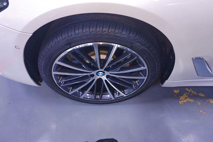 Used BMW 5 Series 2021 Facelifted 530Li Leading Edition M Sport Package
