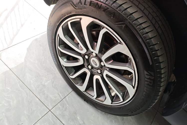 Used Land Rover Discovery 2018 2.0T SE
