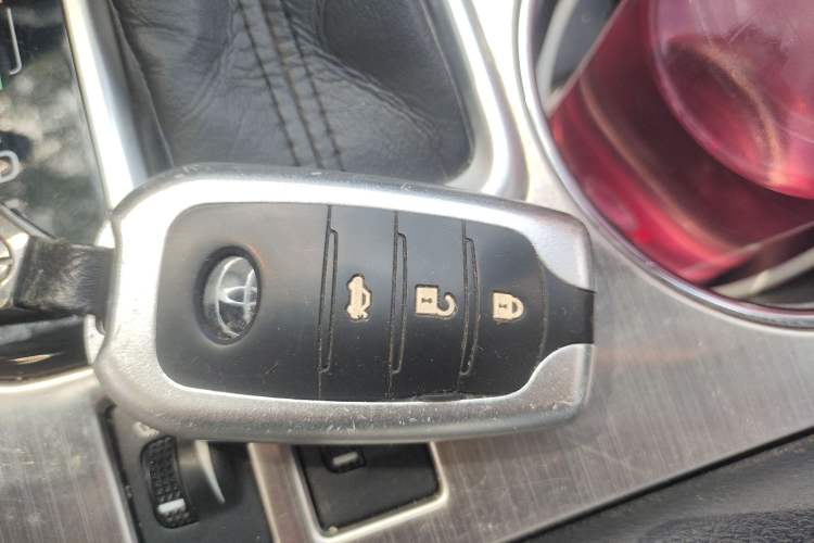 Used Toyota Highlander 2018 2.0T Four-Wheel Drive Luxury Version 7 Seats China VI Standard
