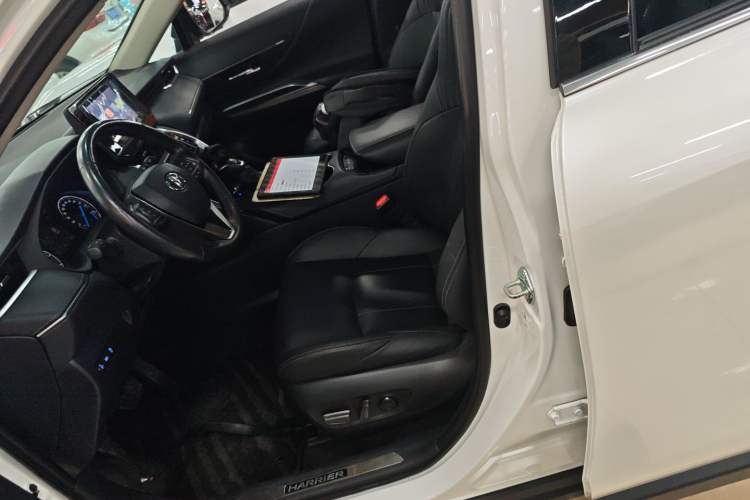 Used Toyota Harrier 2022 Dual-Engine 2.5L CVT Two-Wheel Drive Luxury Edition
