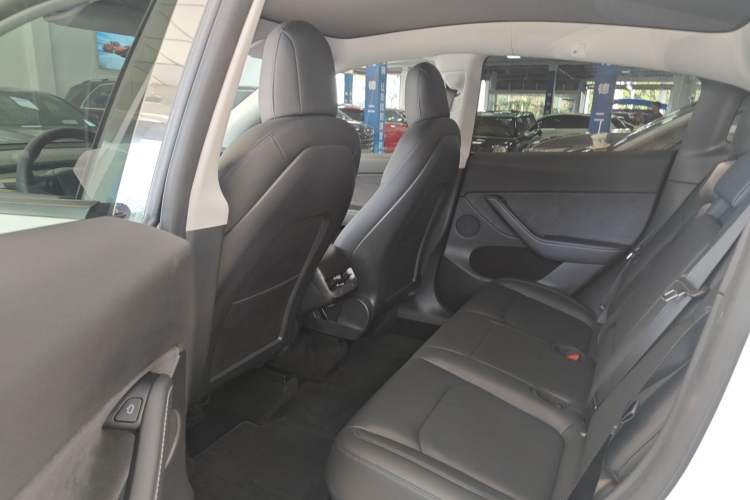 Used Tesla Model Y 2021 Long-Range All-Wheel-Drive Version
