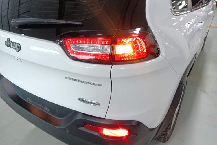 Used  Cherokee 2016 2.4L Professional Smart Version