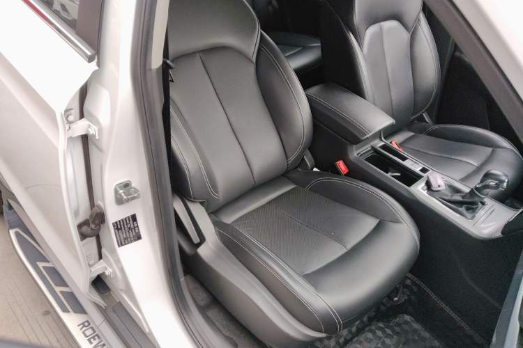 Used Roewe RX5 2016 30T Two-Wheel Drive Automatic Internet Smart Edition
