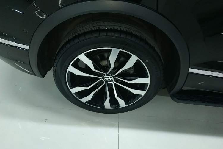 Used Volkswagen Tiguan L 2021 330TSI Automatic Two-Wheel Drive R-Line Flagship Edition
