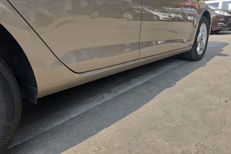 Used Volkswagen Golf 2017 1.6L Automatic Comfort Million-Vehicle Anniversary Edition
