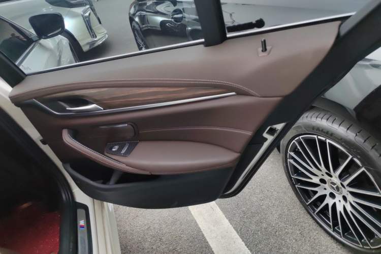 Used BMW 5 Series 2022 Restyled 530Li Leading Edition M Sport Package
